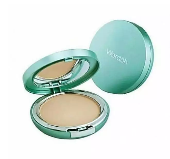Rekomendasi bedak Wardah untuk kulit berminyak © 2023 brilio.net Rekomendasi bedak Wardah untuk kulit berminyak © 2023 brilio.net