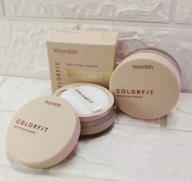 Rekomendasi bedak Wardah untuk kulit berminyak © 2023 brilio.net Rekomendasi bedak Wardah untuk kulit berminyak © 2023 brilio.net