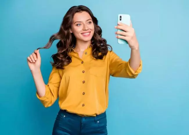 7 kelebihan rutin pakai hair serum © 2023 berbagai sumber