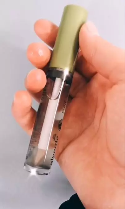 Cara cegah bibir pecah-pecah pakai clear lip gloss dari 3 bahan alami Berbagai sumber