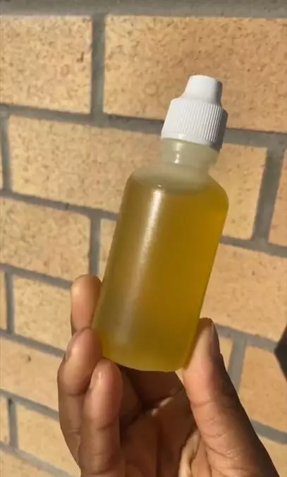 Cara atasi kusam pada rambut keriting pakai serum dari 5 bahan alami Berbagai sumber