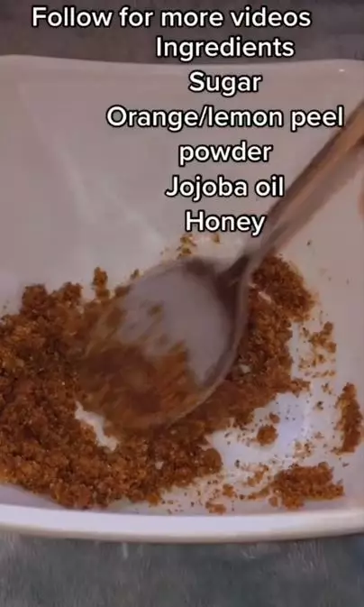 Cara memudarkan flek hitam bekas jerawat pakai 4 bahan alami Berbagai sumber