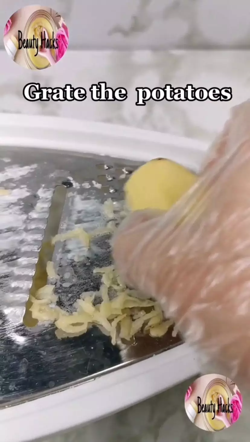 cara memutihkan tangan pakai lulur dari 3 bahan dapur © 2023 brilio.net cara memutihkan tangan pakai lulur dari 3 bahan dapur © 2023 brilio.net