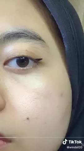 trik menggunakan eyeliner untuk pemilik lipatan mata  berbagai sumber