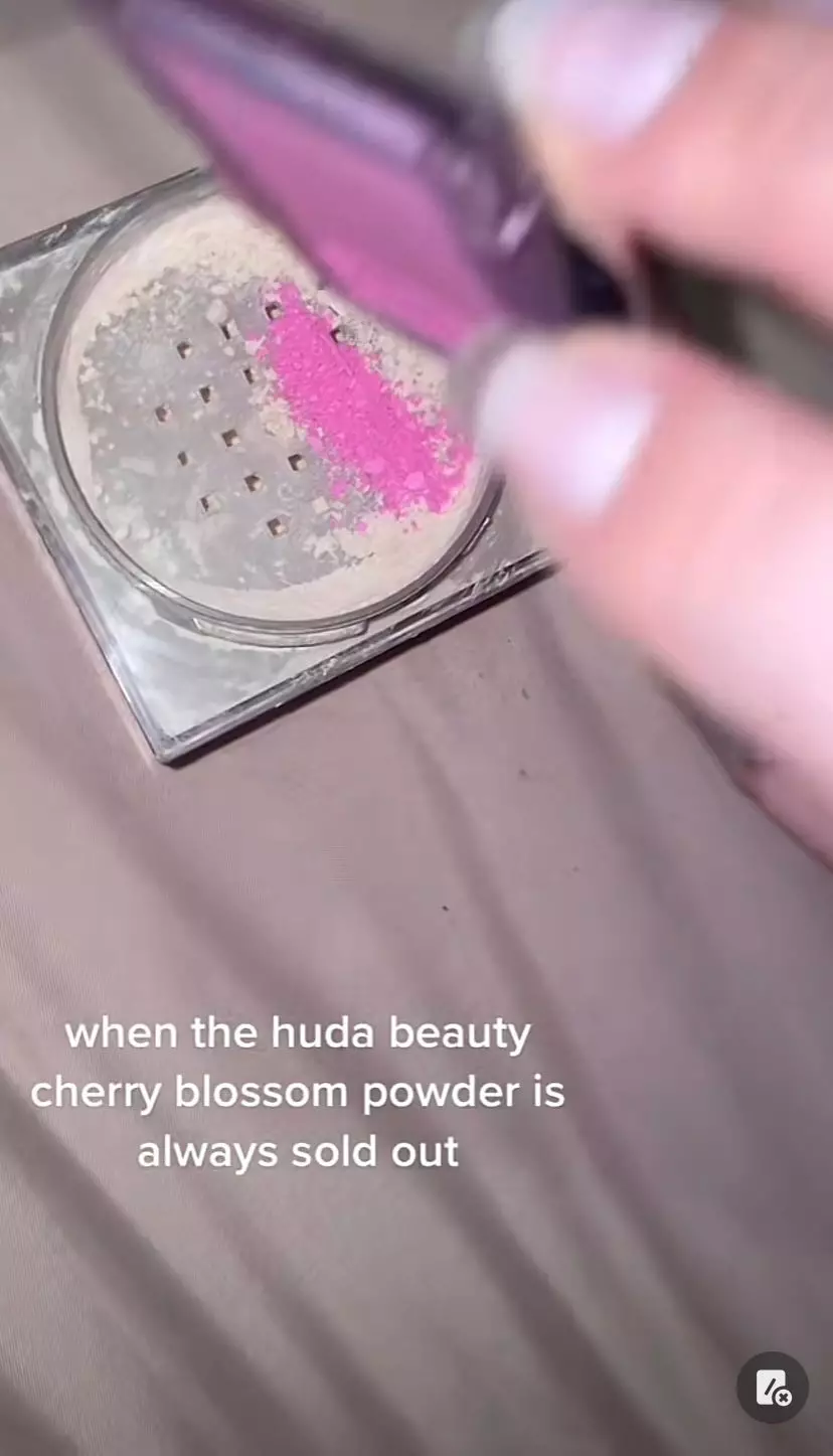 trik mengubah warna blush on yang terlalu terang © 2023 brilio.net trik mengubah warna blush on yang terlalu terang © 2023 brilio.net