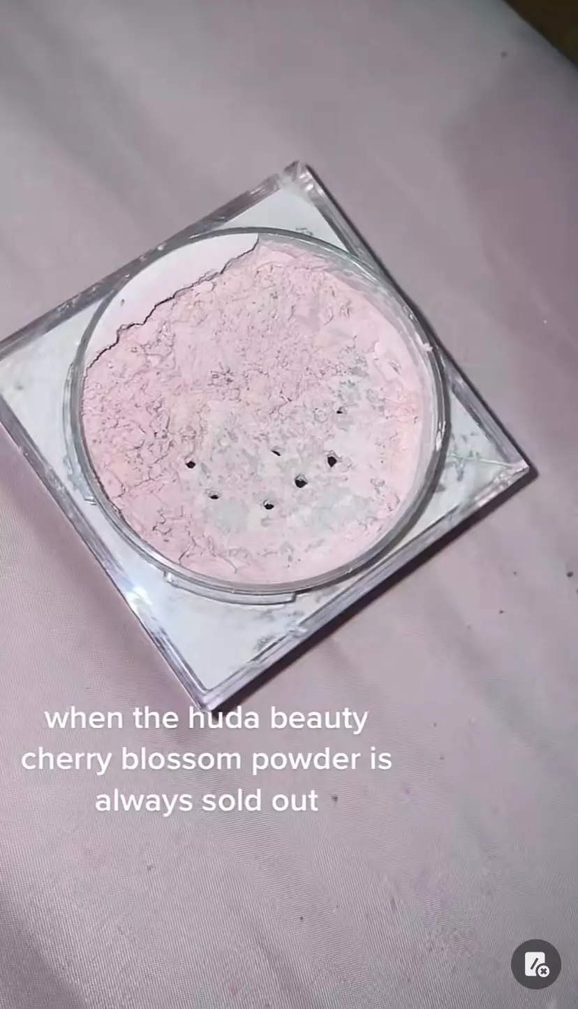 trik mengubah warna blush on yang terlalu terang © 2023 brilio.net trik mengubah warna blush on yang terlalu terang © 2023 brilio.net