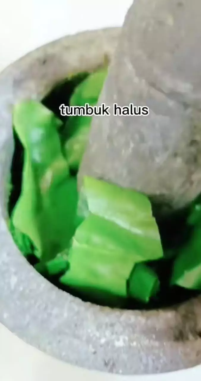 Trik cegah kebotakan pakai masker rambut dari 1 jenis daun © berbagai sumber