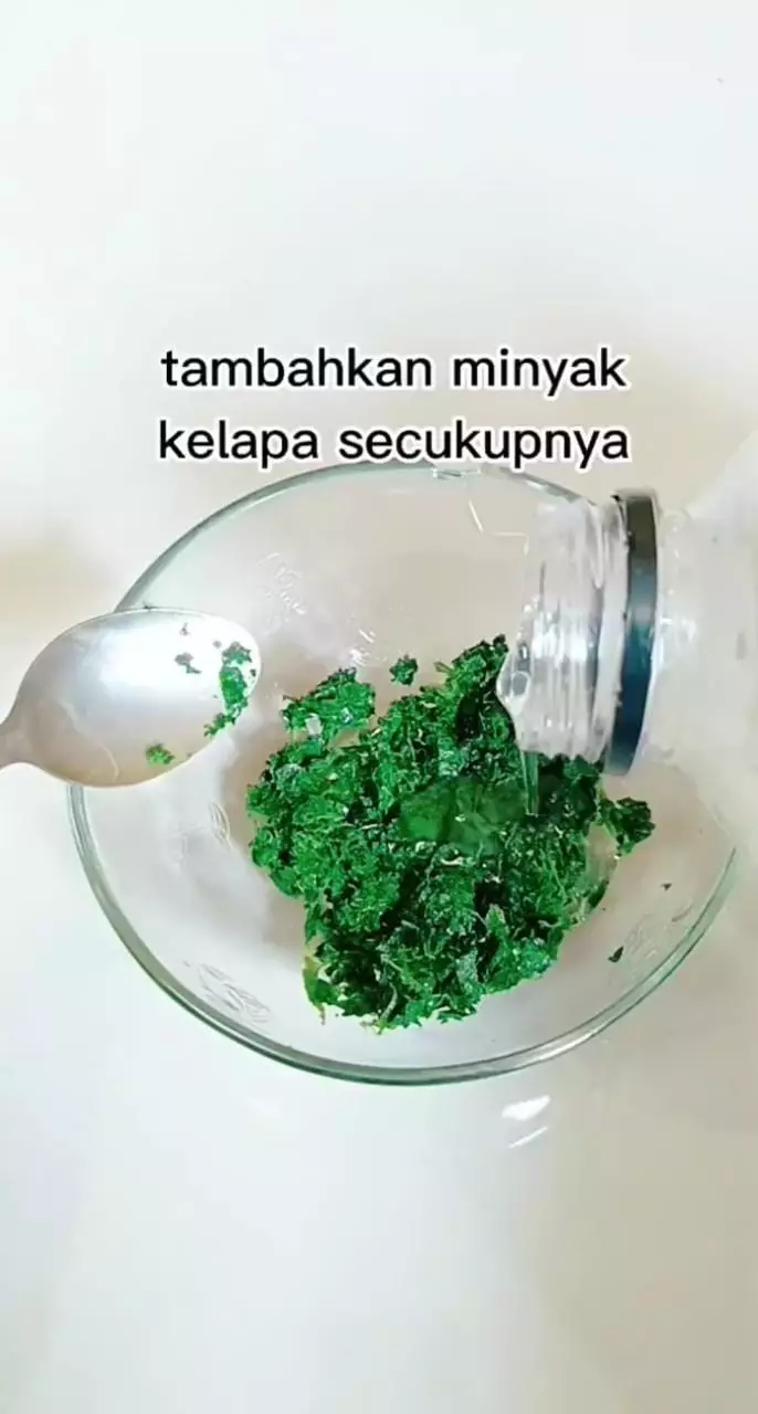 Trik cegah kebotakan pakai masker rambut dari 1 jenis daun © berbagai sumber