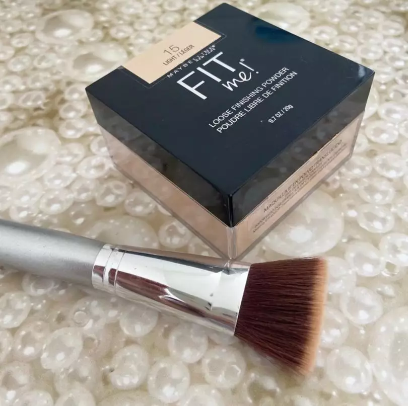 rekomendasi bedak Maybelline kulit berminyak harga di bawah 200 ribu © 2023 brilio.net rekomendasi bedak Maybelline kulit berminyak harga di bawah 200 ribu © 2023 brilio.net