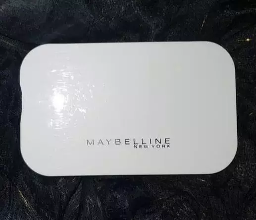 rekomendasi bedak Maybelline kulit berminyak harga di bawah 200 ribu © 2023 brilio.net rekomendasi bedak Maybelline kulit berminyak harga di bawah 200 ribu © 2023 brilio.net