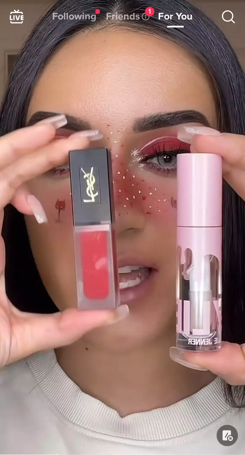 trik ubah shade lipstik yang terlalu merah untuk bibir © 2023 berbagai sumber trik ubah shade lipstik yang terlalu merah untuk bibir © 2023 berbagai sumber