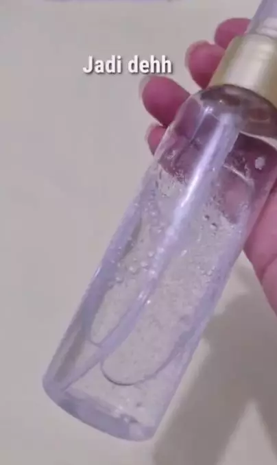 Cara membuat makeup setting spray hanya pakai 2 bahan alami Berbagai sumber Cara membuat makeup setting spray hanya pakai 2 bahan alami Berbagai sumber