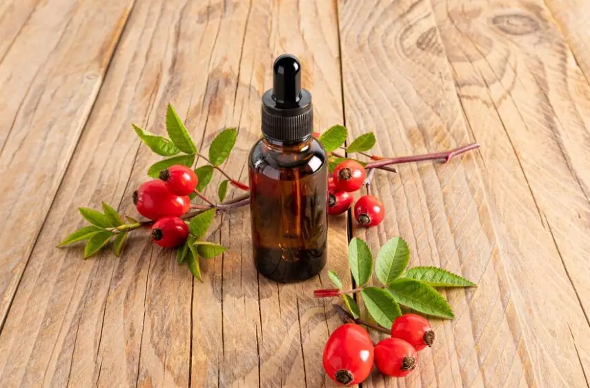 Rekomendasi essential oil untuk menghilangkan bekas luka © 2023 brilio.net Rekomendasi essential oil untuk menghilangkan bekas luka © 2023 brilio.net