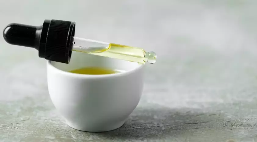 Rekomendasi essential oil untuk menghilangkan bekas luka © 2023 brilio.net Rekomendasi essential oil untuk menghilangkan bekas luka © 2023 brilio.net