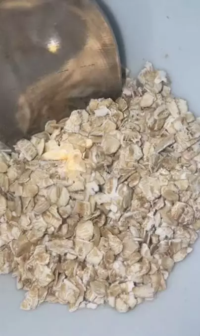 Trik membuat face scrub untuk melembapkan wajah kering pakai 4 bahan alami Berbagai sumber