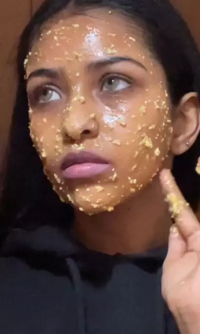 Trik membuat face scrub untuk melembapkan wajah kering pakai 4 bahan alami Berbagai sumber