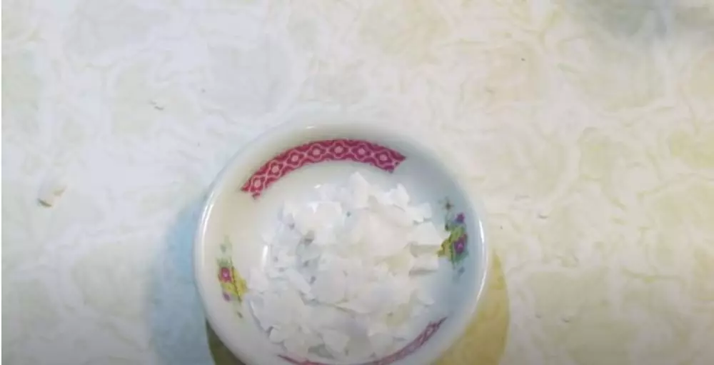 Cara membuat tinted lip balm sendiri di rumah berbagai sumber