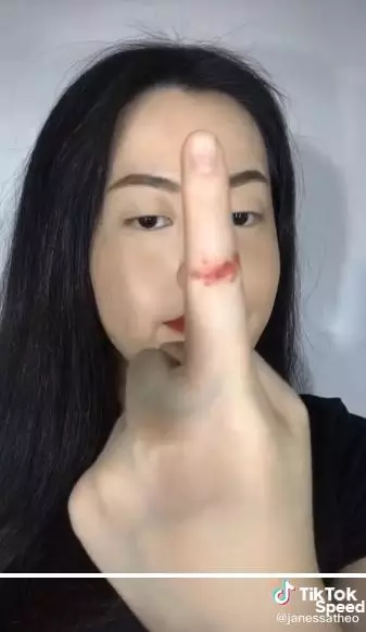 trik pakai lipstik agar tak menempel pada gigi berbagai sumber trik pakai lipstik agar tak menempel pada gigi berbagai sumber