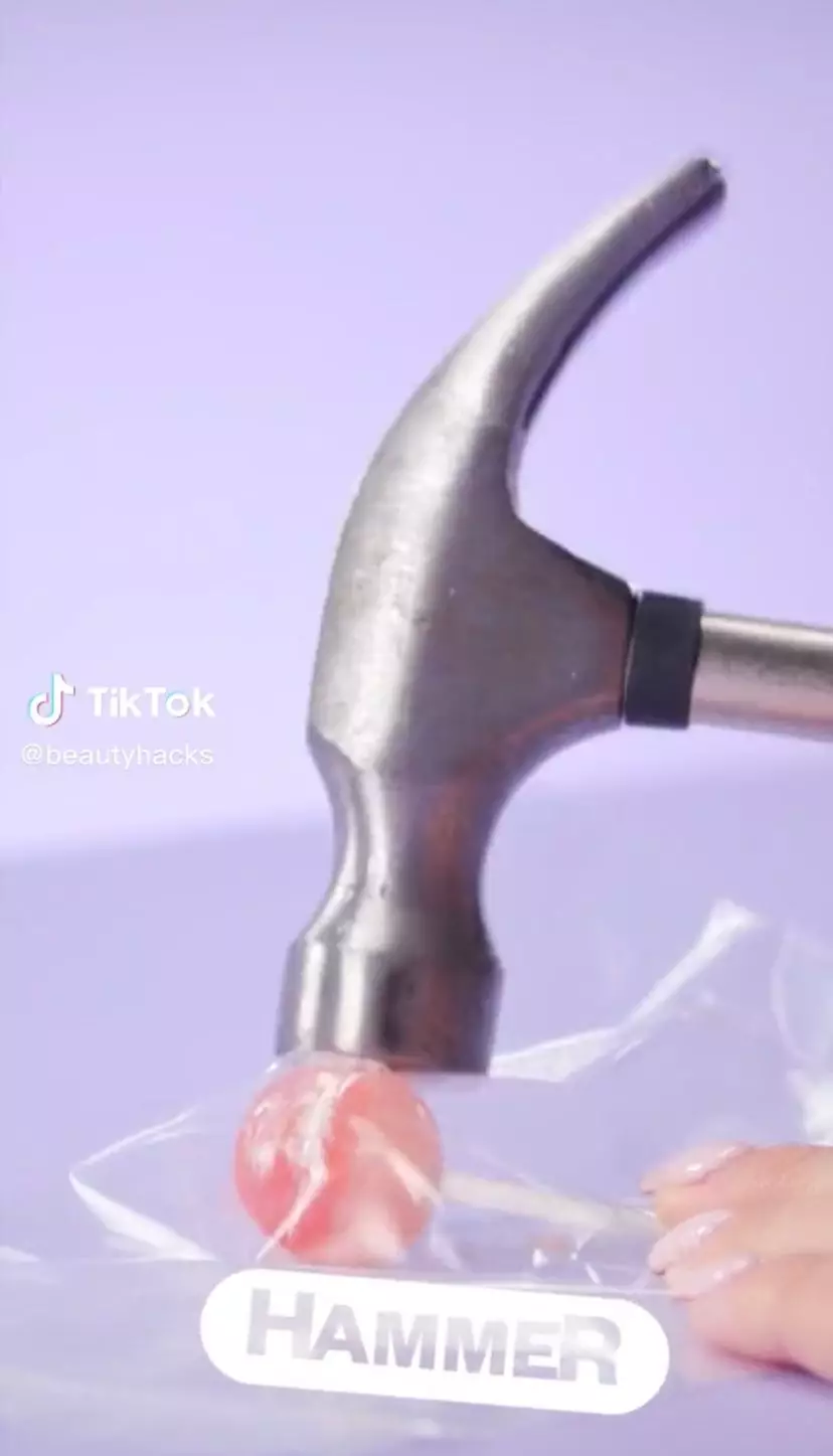 Bikin bibir merah merona Istimewa Bikin bibir merah merona Istimewa