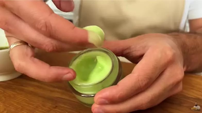 Cara hilangkan keriput pada wajah pakai masker antiaging berbagai sumber