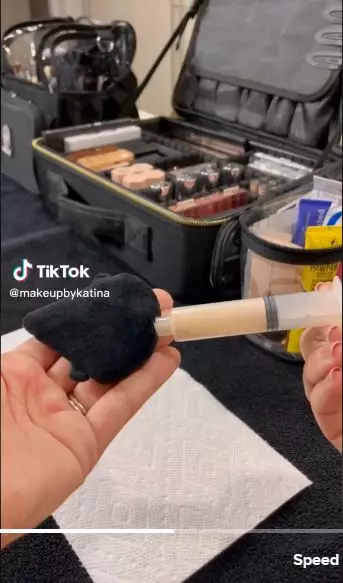 Trik atasi bedak tabur tumpah saat traveling berbagai sumber Trik atasi bedak tabur tumpah saat traveling berbagai sumber