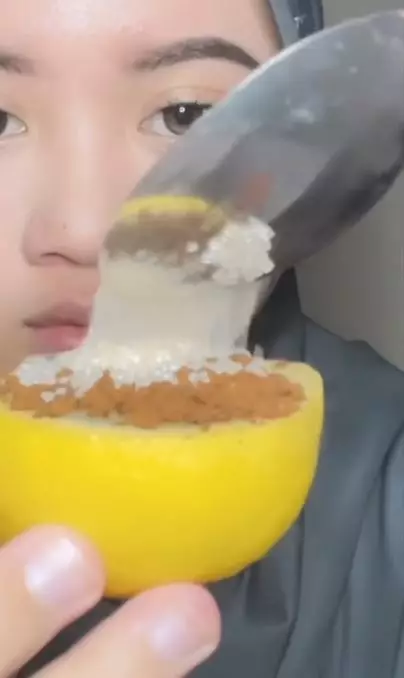 Trik atasi bibir gelap agar kembali cerah dan lembut pakai 1 jenis buah Berbagai sumber Trik atasi bibir gelap agar kembali cerah dan lembut pakai 1 jenis buah Berbagai sumber