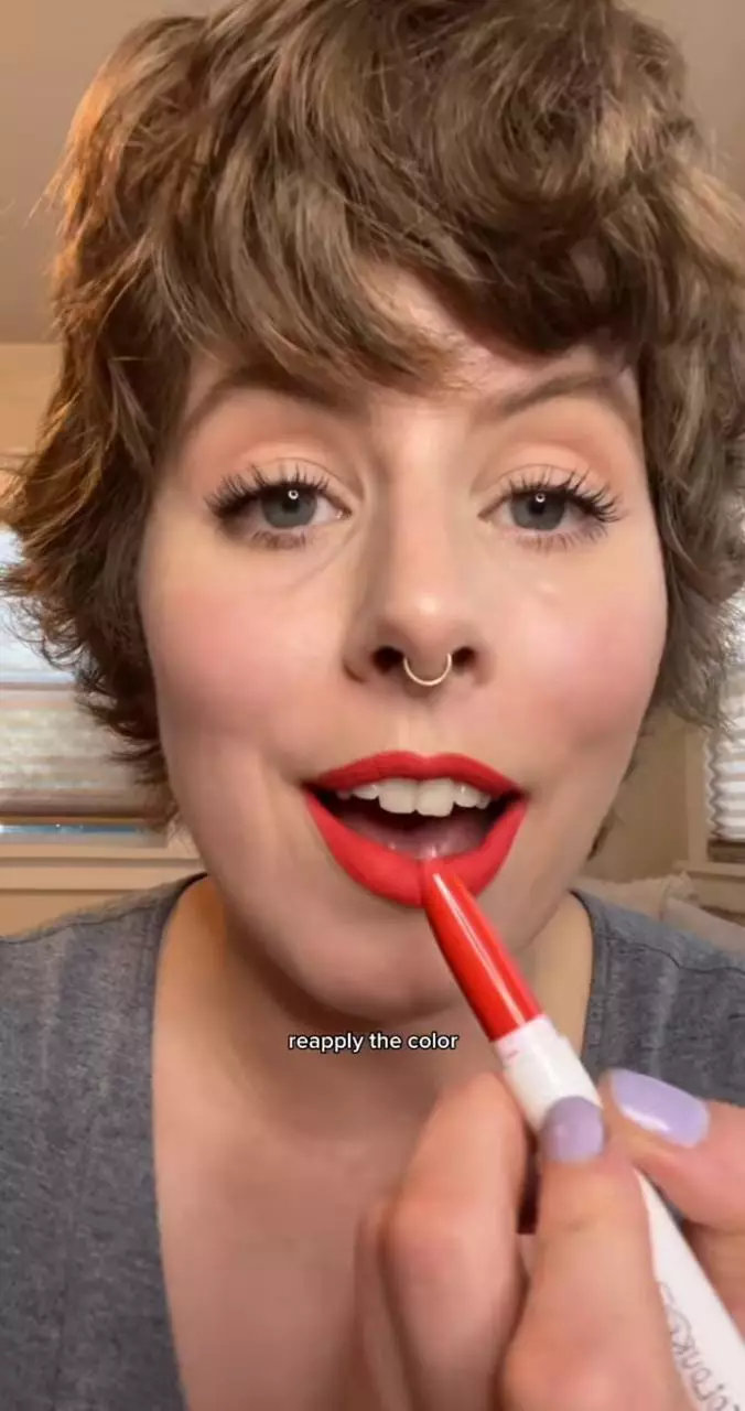 trik bikin lipstik jadi tahan lama seharian © 2023 brilio.net