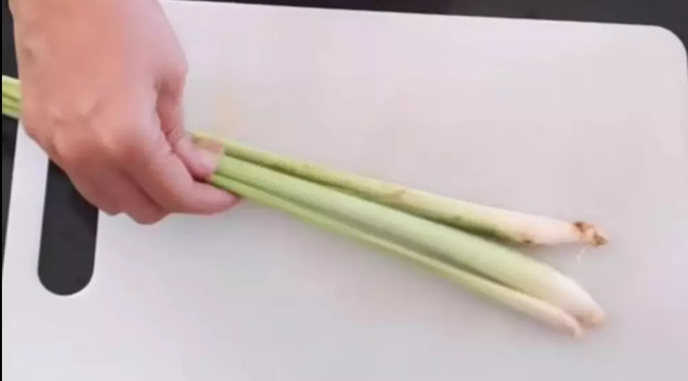  Bantu hilangkan bintik hitam di wajah berbagai sumber