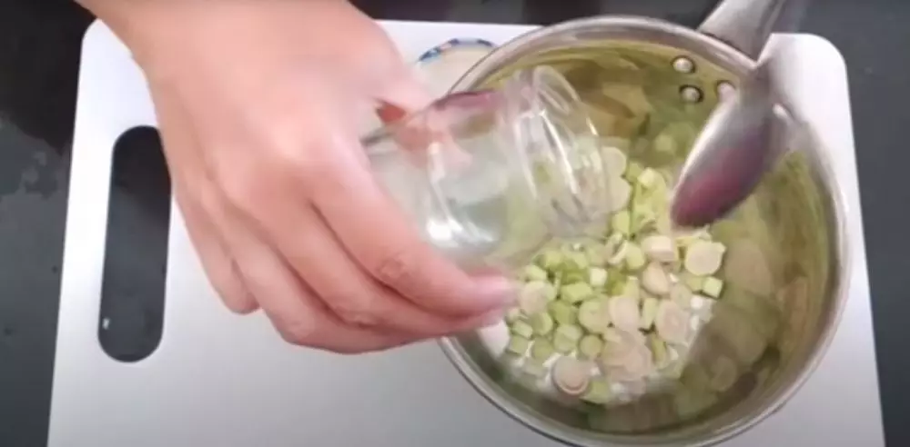  Bantu hilangkan bintik hitam di wajah berbagai sumber