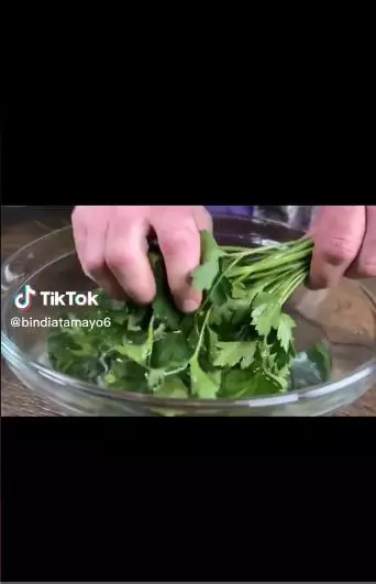 Trik atasi wajah kusam hanya pakai toner dari 1 jenis daun berbagai sumber