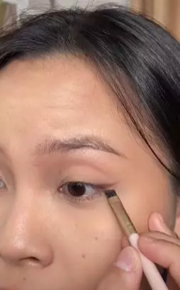 Trik membuat soft wing liner hanya pakai 1 alat Berbagai sumber Trik membuat soft wing liner hanya pakai 1 alat Berbagai sumber
