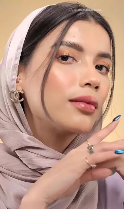Langkah makeup Lebaran yang simpel dan flawless ala Sabrina Chairunnisa Instagram Langkah makeup Lebaran yang simpel dan flawless ala Sabrina Chairunnisa Instagram