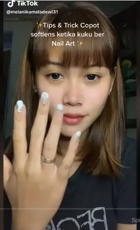  trik melepas softlens saat jari berkuteks berbagai sumber