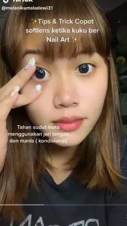  trik melepas softlens saat jari berkuteks berbagai sumber