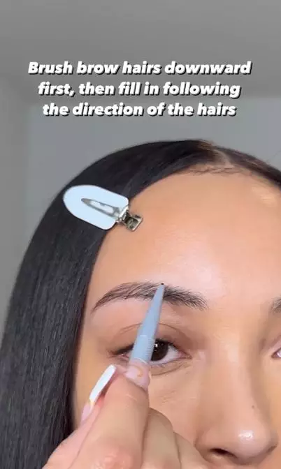 Trik menebalkan alis agar tidak ngeblock pakai 1 alat Berbagai sumber Trik menebalkan alis agar tidak ngeblock pakai 1 alat Berbagai sumber