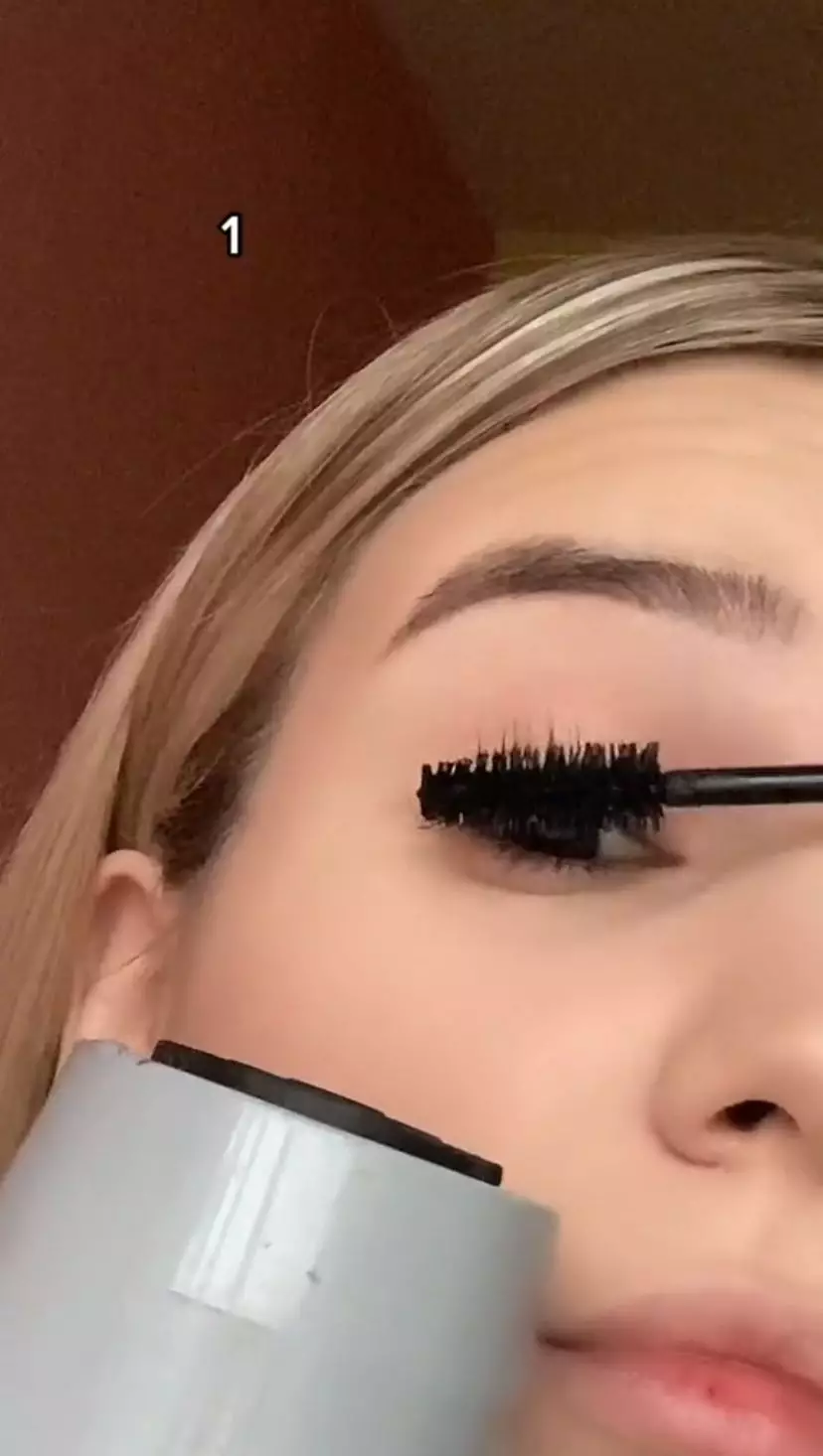 Bulu mata badai bak MUA profesional © berbagai suber