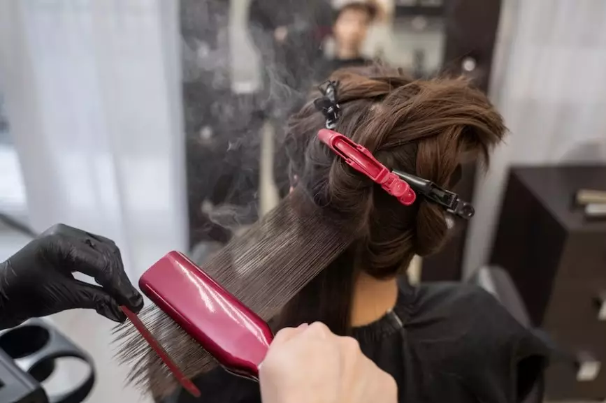 7 kebiasaan sepele yang bisa merusak rambut © freepik.com