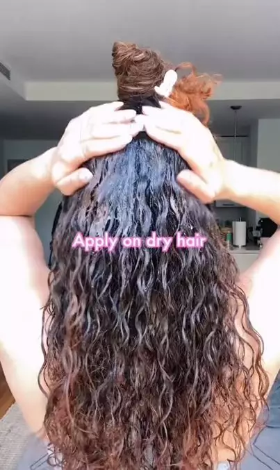 Trik atasi rambut keriting yang kering pakai 1 jenis buah Berbagai sumber