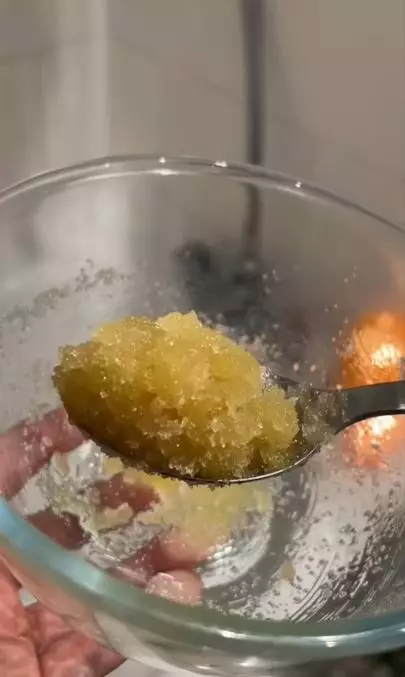 Membuat scrub kulit kepala untuk rawat rambut rusak karena bleaching dari 5 bahan alami Berbagai sumber Membuat scrub kulit kepala untuk rawat rambut rusak karena bleaching dari 5 bahan alami Berbagai sumber