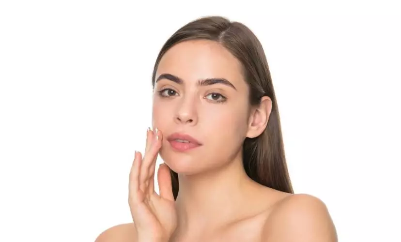 manfaat krim Scarlett Whitening Acne Day & Night Cream © 2023 brilio.net