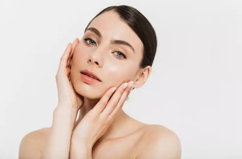 manfaat krim Scarlett Whitening Acne Day & Night Cream © 2023 brilio.net