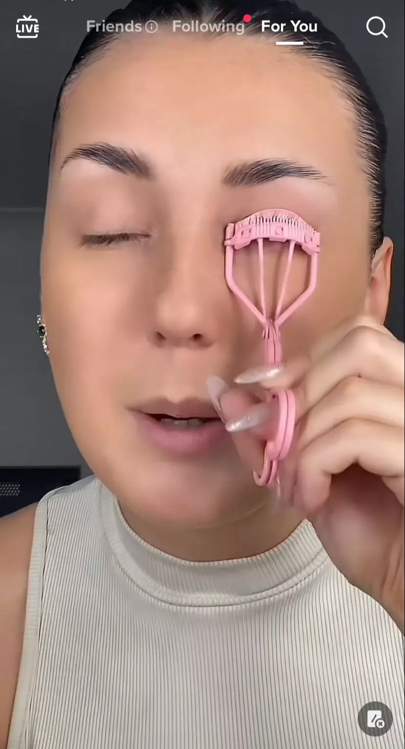  trik bikin bulu mata lentik © berbagai sumber