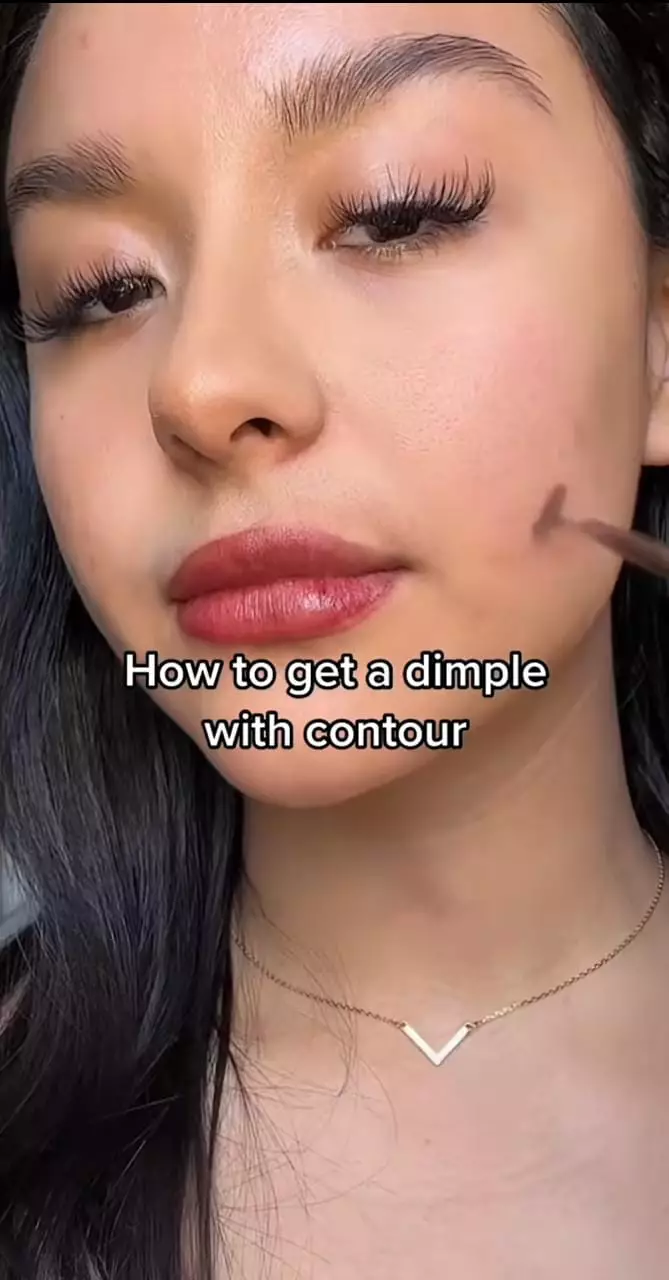 buat lesung pipi pakai 1 alat © 2023 brilio.net