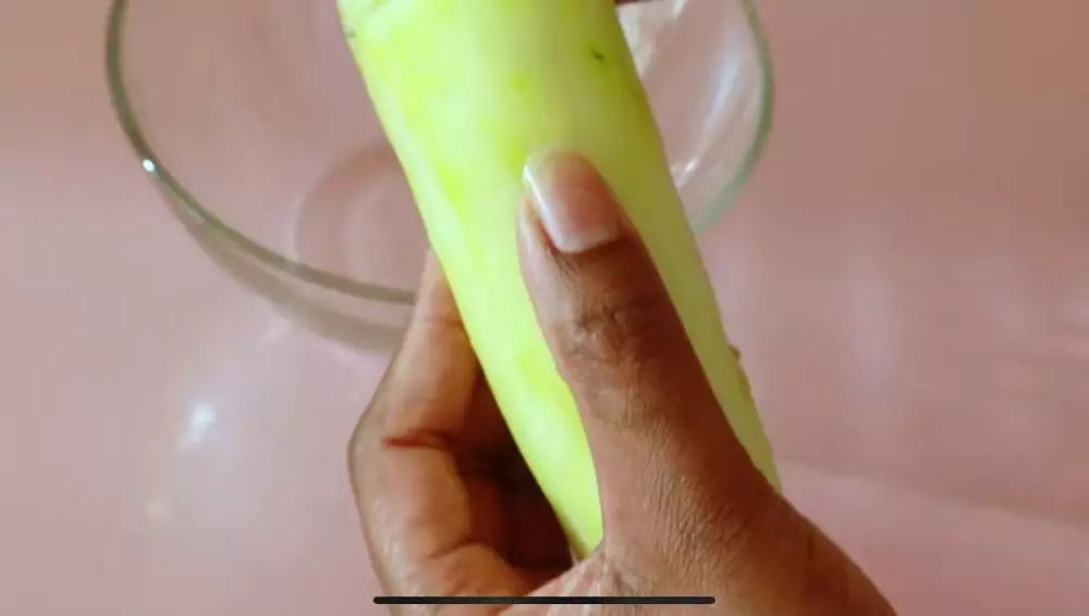 cara membuat face mist hanya dari 1 bahan alami © 2023 brilio.net cara membuat face mist hanya dari 1 bahan alami © 2023 brilio.net