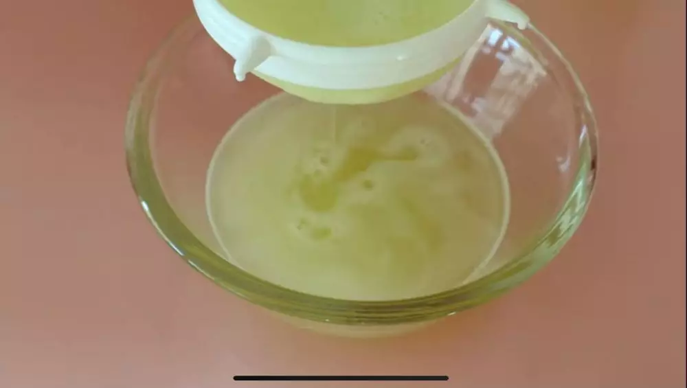 cara membuat face mist hanya dari 1 bahan alami © 2023 brilio.net cara membuat face mist hanya dari 1 bahan alami © 2023 brilio.net