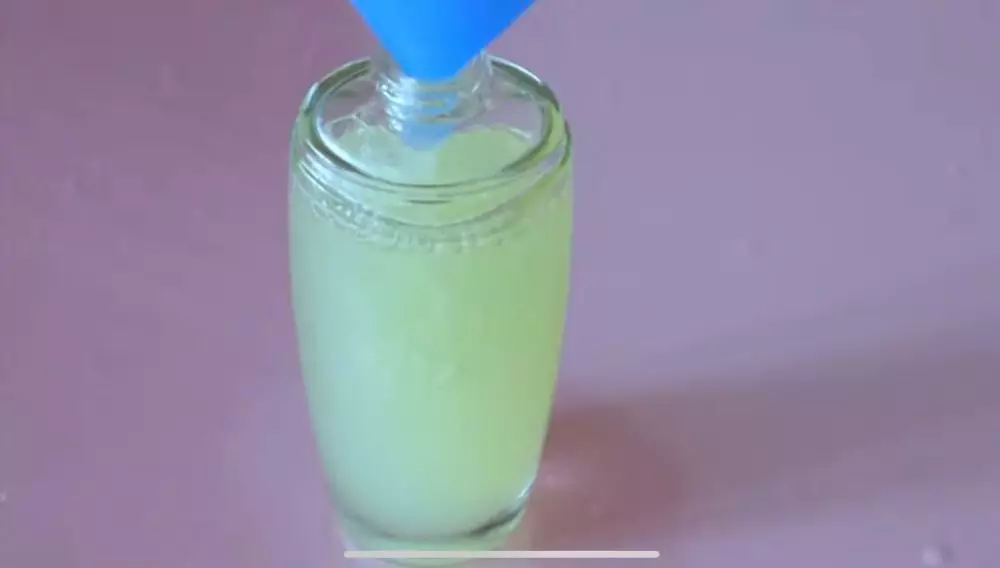 cara membuat face mist hanya dari 1 bahan alami © 2023 brilio.net cara membuat face mist hanya dari 1 bahan alami © 2023 brilio.net