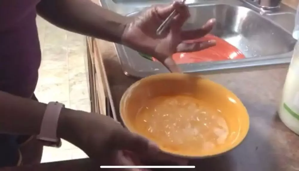 cara membuat masker tangan dari 1 bahan alami © 2023 brilio.net