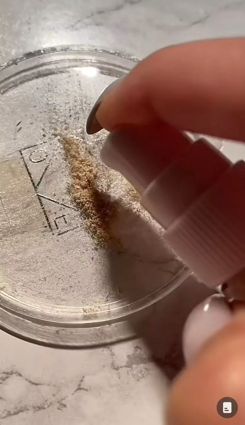 trik membuat liquid highlighter pakai 1 produk skincare © 2023 brilio.net