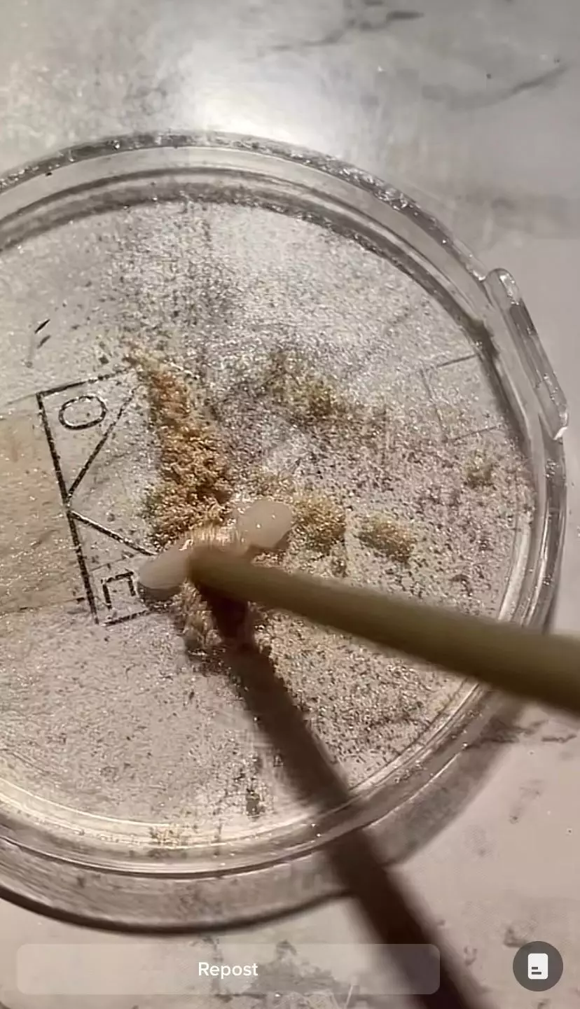 trik membuat liquid highlighter pakai 1 produk skincare © 2023 brilio.net