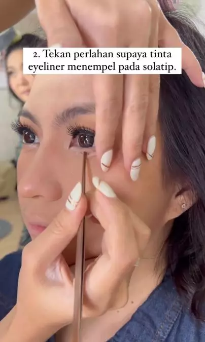 Trik atasi noda makeup area mata agar riasan rapi pakai 1 alat rumahan Berbagai sumber